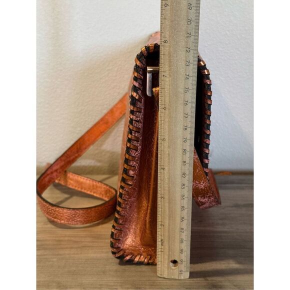 NWOT Patricia Nash 100% Leather Metallic Embossed Detailing Crossbody Purse - Picture 12 of 15